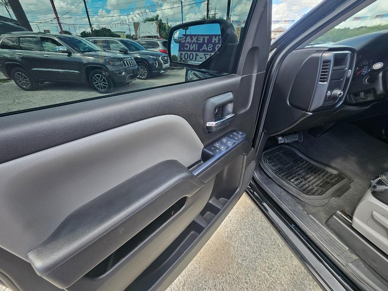 Chevrolet Silverado 1500 Vehicle Full-screen Gallery Image 10