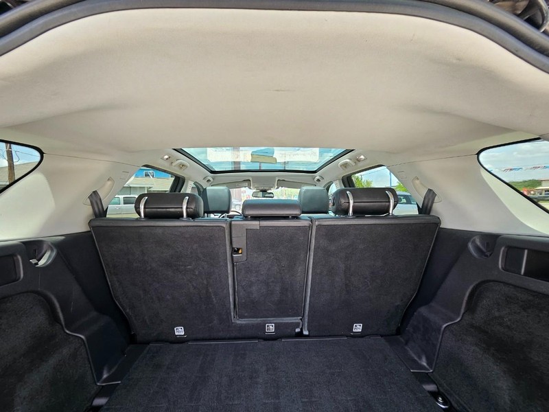 Land Rover Discovery Sport Vehicle Full-screen Gallery Image 9