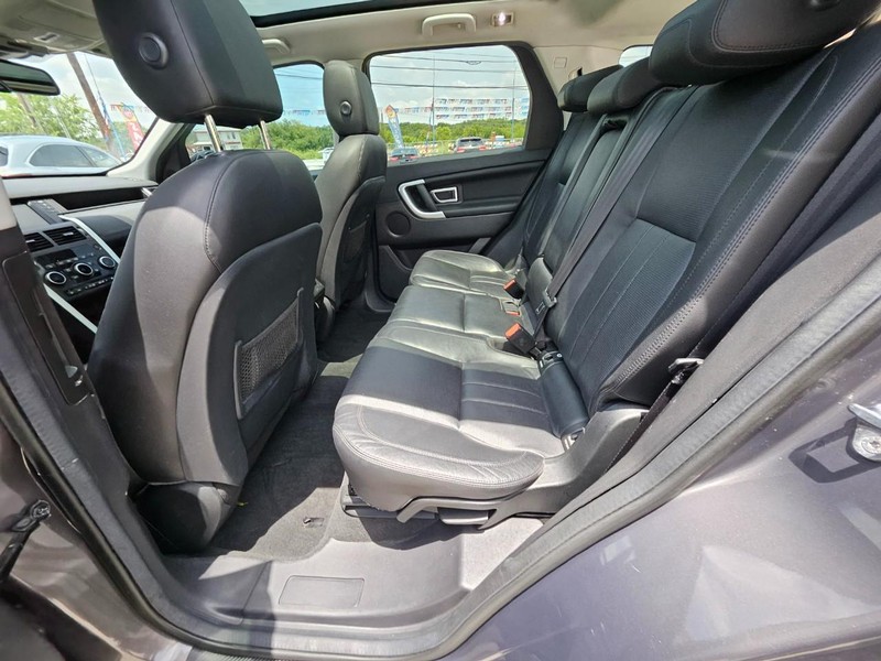 Land Rover Discovery Sport Vehicle Full-screen Gallery Image 10