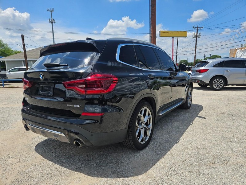 BMW X3 Vehicle Full-screen Gallery Image 4