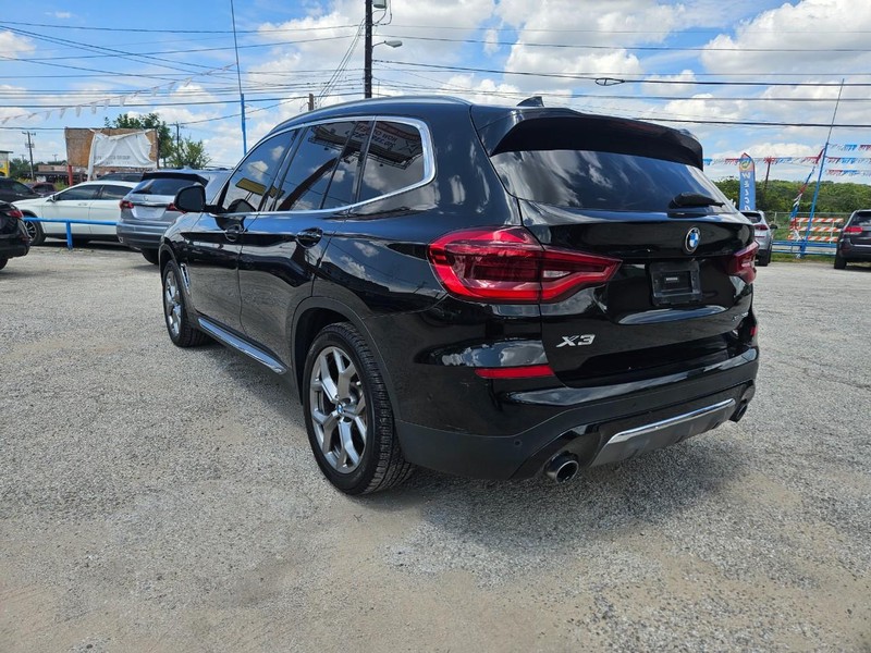 BMW X3 Vehicle Full-screen Gallery Image 5