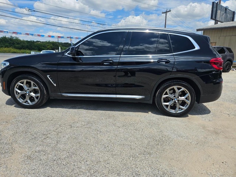 BMW X3 Vehicle Full-screen Gallery Image 7