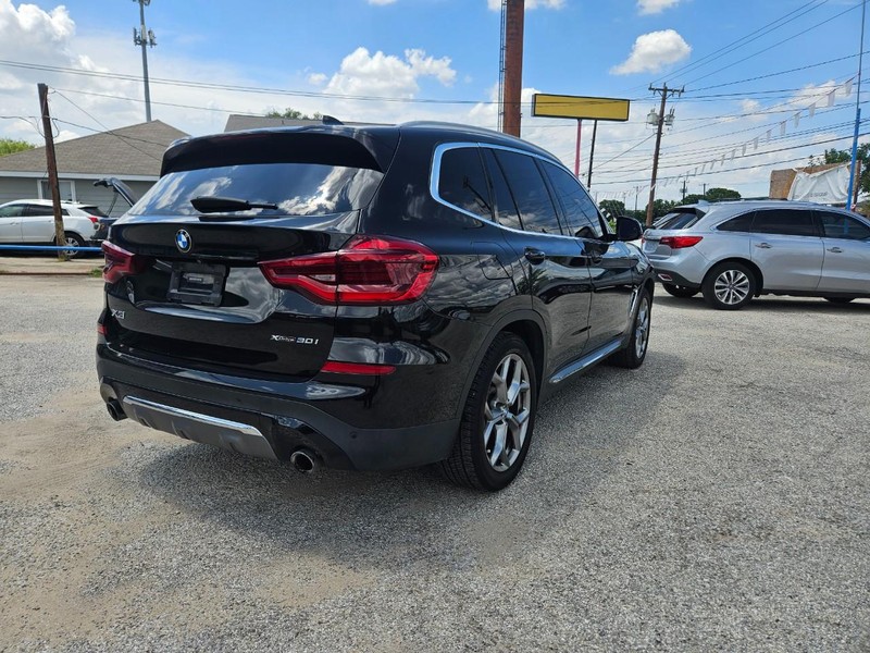 BMW X3 Vehicle Full-screen Gallery Image 8