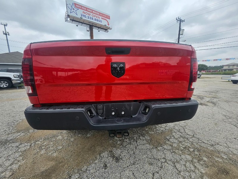 Ram 1500 Classic Vehicle Full-screen Gallery Image 5