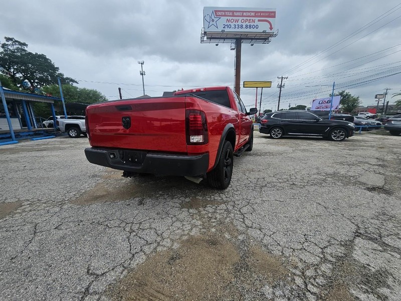 Ram 1500 Classic Vehicle Full-screen Gallery Image 7