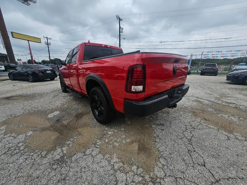 Ram 1500 Classic Vehicle Full-screen Gallery Image 8
