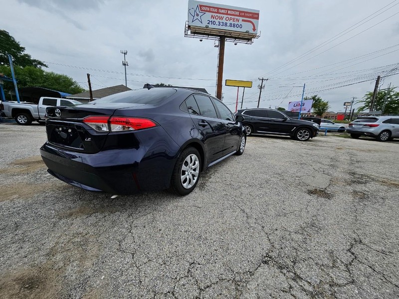 Toyota Corolla Vehicle Full-screen Gallery Image 4