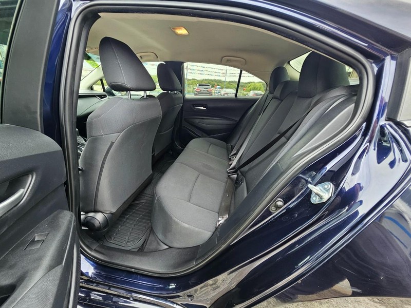 Toyota Corolla Vehicle Full-screen Gallery Image 9