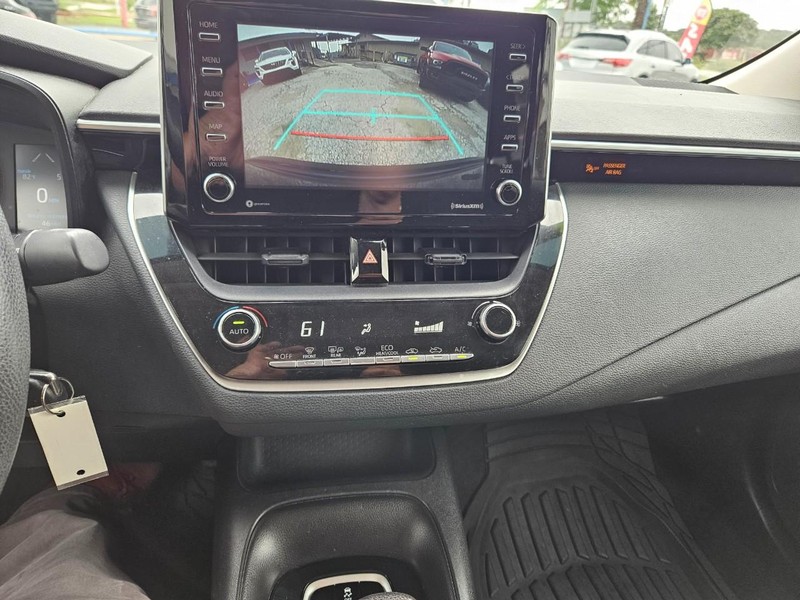 Toyota Corolla Vehicle Full-screen Gallery Image 10