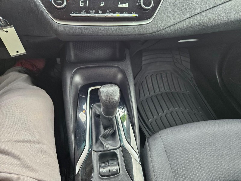Toyota Corolla Vehicle Full-screen Gallery Image 11