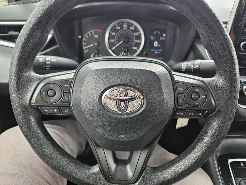 Toyota Corolla Vehicle Full-screen Gallery Image 12