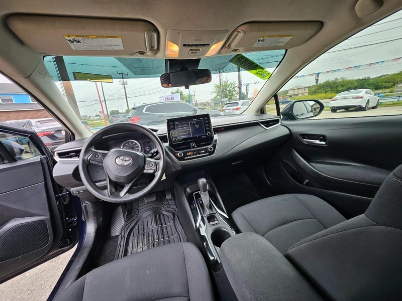 Toyota Corolla Vehicle Full-screen Gallery Image 13