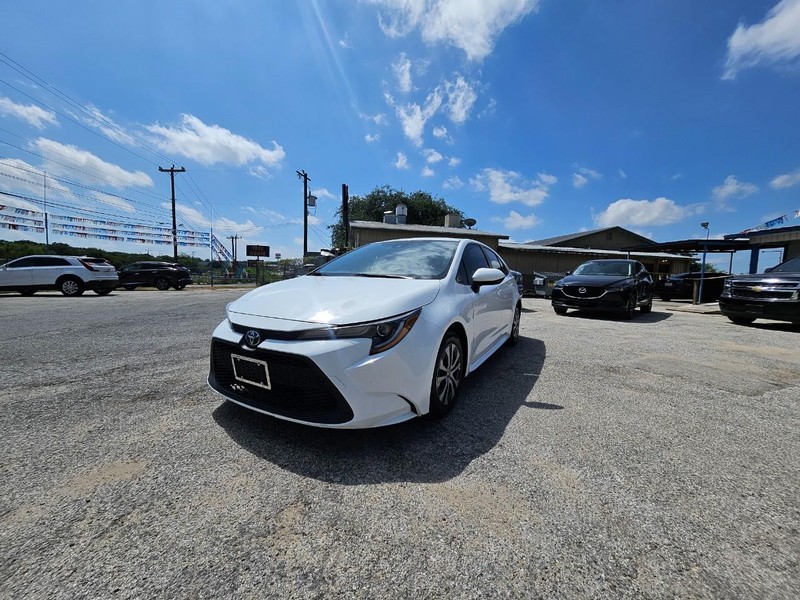 Toyota Corolla Hybrid Vehicle Full-screen Gallery Image 3