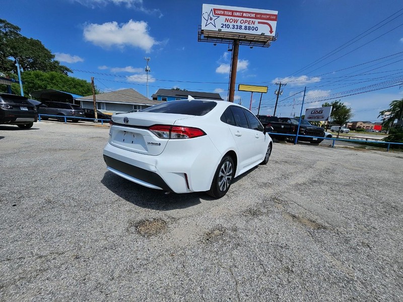 Toyota Corolla Hybrid Vehicle Full-screen Gallery Image 5