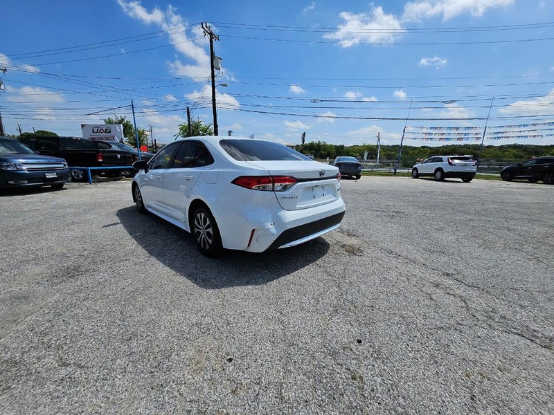 Toyota Corolla Hybrid Vehicle Full-screen Gallery Image 6