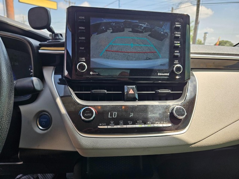 Toyota Corolla Hybrid Vehicle Full-screen Gallery Image 8