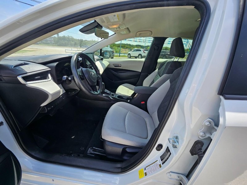 Toyota Corolla Hybrid Vehicle Full-screen Gallery Image 10