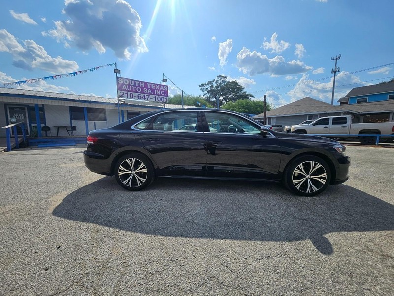 Volkswagen Passat Vehicle Full-screen Gallery Image 5