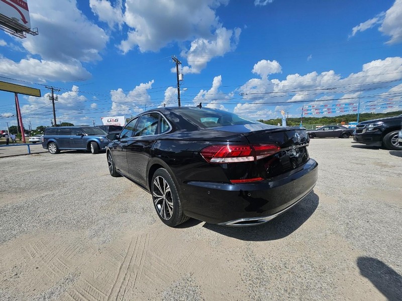 Volkswagen Passat Vehicle Full-screen Gallery Image 7