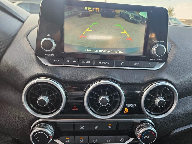 Nissan Sentra Vehicle Full-screen Gallery Image 7