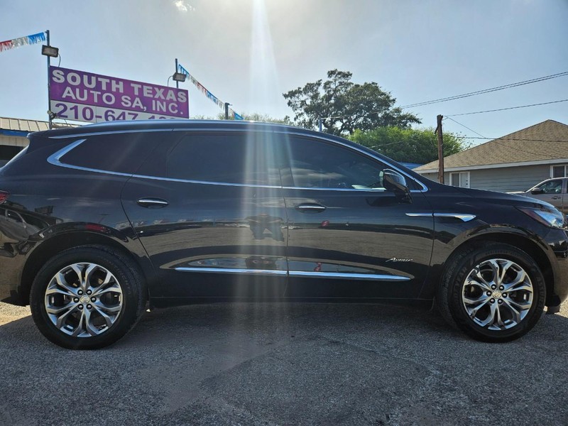 Buick Enclave Vehicle Full-screen Gallery Image 5