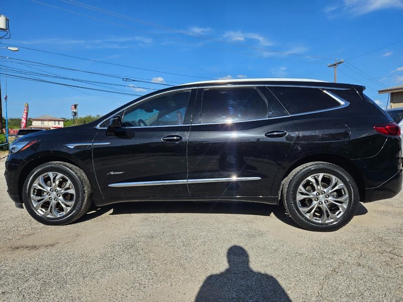 Buick Enclave Vehicle Full-screen Gallery Image 6