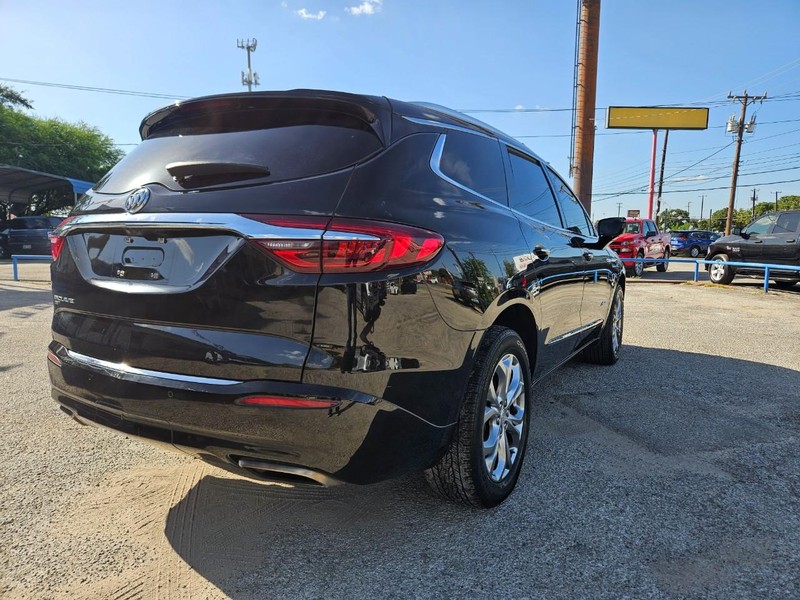 Buick Enclave Vehicle Full-screen Gallery Image 7