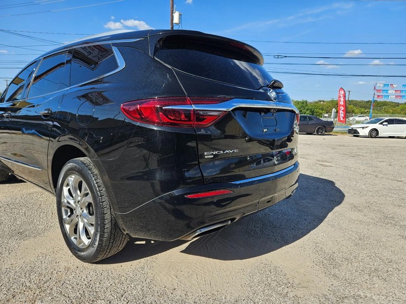 Buick Enclave Vehicle Full-screen Gallery Image 8