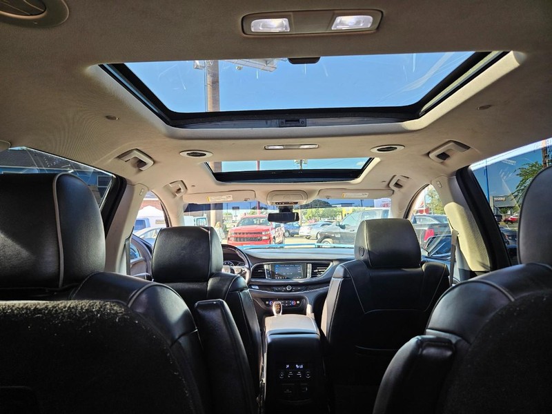Buick Enclave Vehicle Full-screen Gallery Image 9