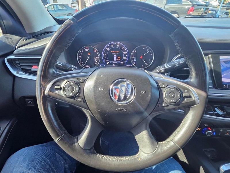 Buick Enclave Vehicle Full-screen Gallery Image 11