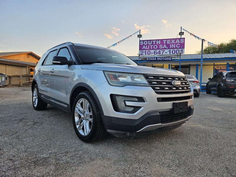 Ford Explorer Vehicle Full-screen Gallery Image 2