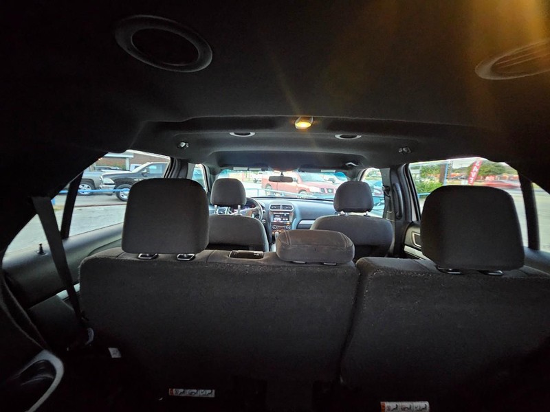 Ford Explorer Vehicle Full-screen Gallery Image 8
