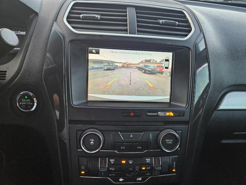 Ford Explorer Vehicle Full-screen Gallery Image 13