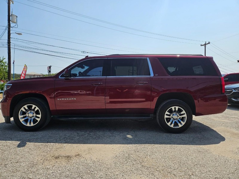 Chevrolet Suburban Vehicle Full-screen Gallery Image 2