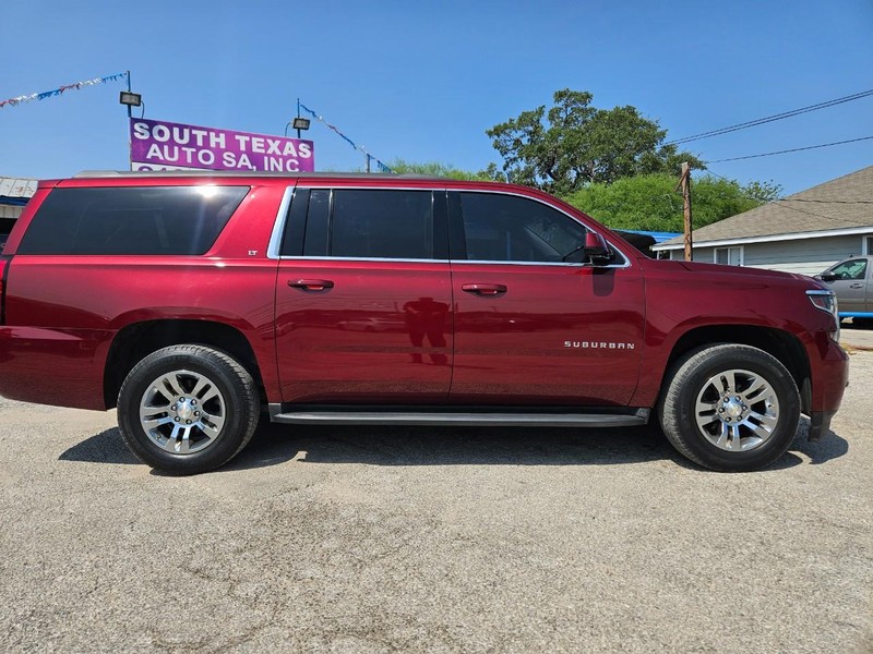 Chevrolet Suburban Vehicle Full-screen Gallery Image 4