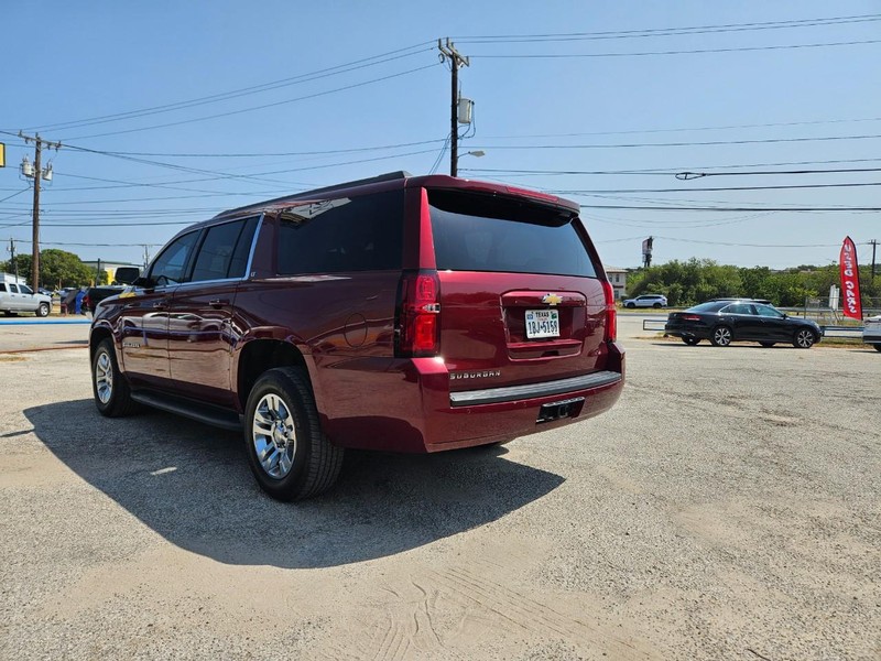 Chevrolet Suburban Vehicle Full-screen Gallery Image 5