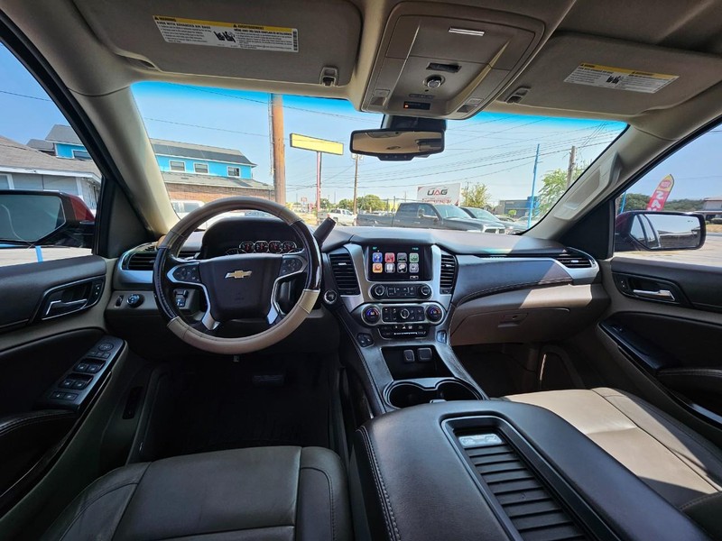 Chevrolet Suburban Vehicle Full-screen Gallery Image 9