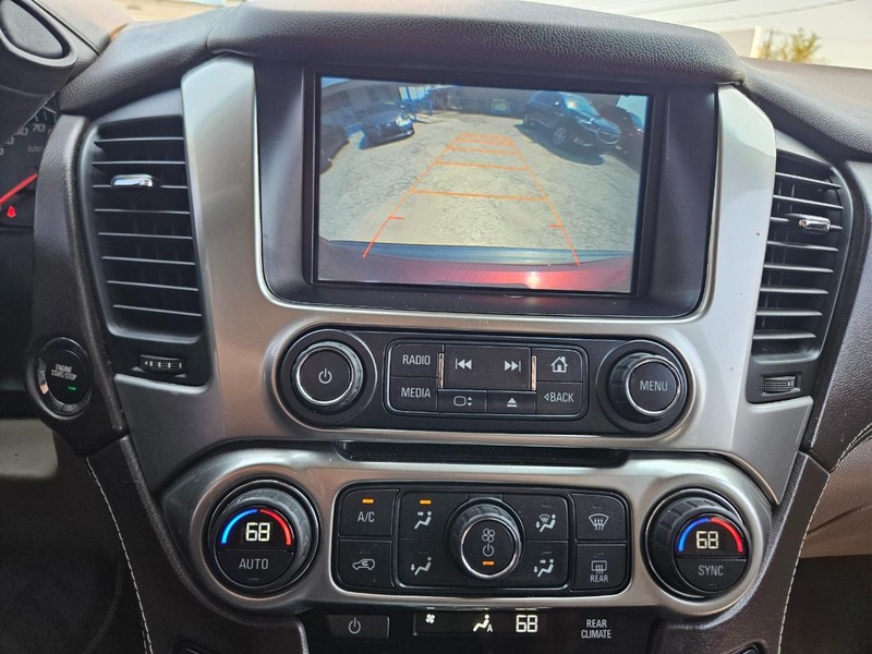 Chevrolet Suburban Vehicle Full-screen Gallery Image 11