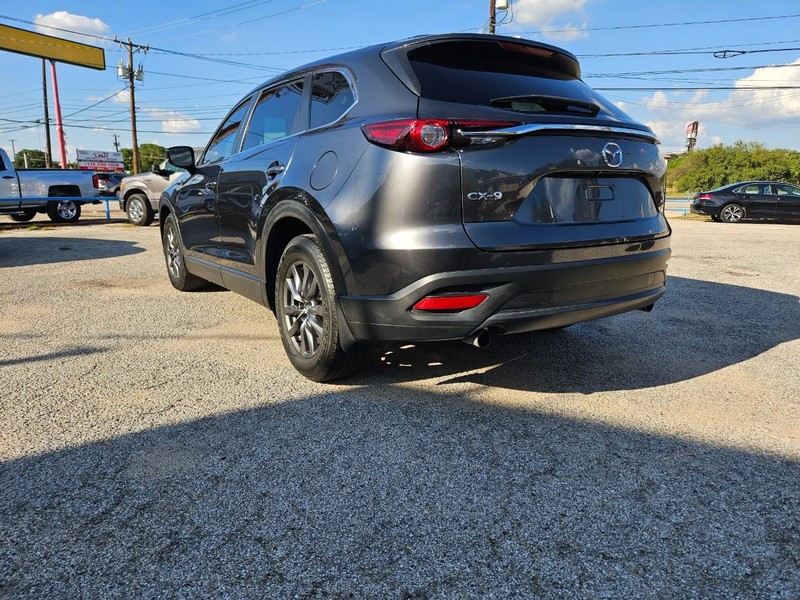 Mazda CX-9 Vehicle Full-screen Gallery Image 9