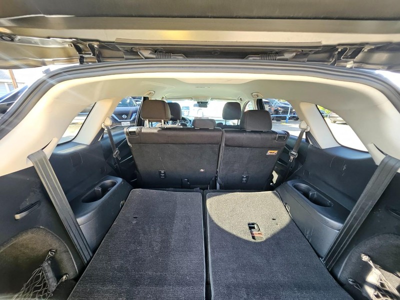 Mazda CX-9 Vehicle Full-screen Gallery Image 10