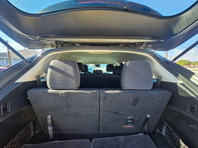 Mazda CX-9 Vehicle Full-screen Gallery Image 11