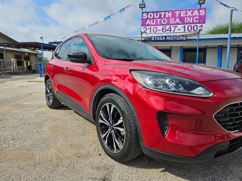 Ford Escape Vehicle Full-screen Gallery Image 2