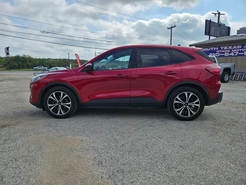 Ford Escape Vehicle Full-screen Gallery Image 3