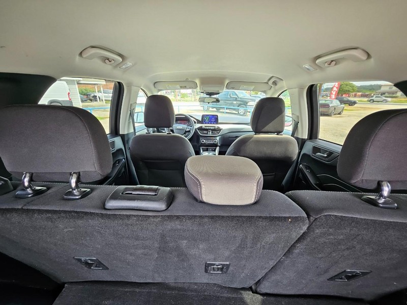 Ford Escape Vehicle Full-screen Gallery Image 10