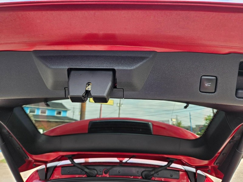Ford Escape Vehicle Full-screen Gallery Image 12