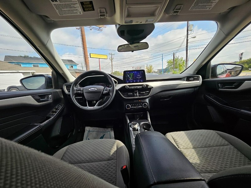 Ford Escape Vehicle Full-screen Gallery Image 13
