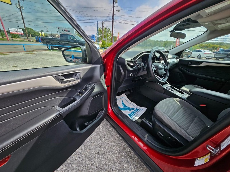 Ford Escape Vehicle Full-screen Gallery Image 14