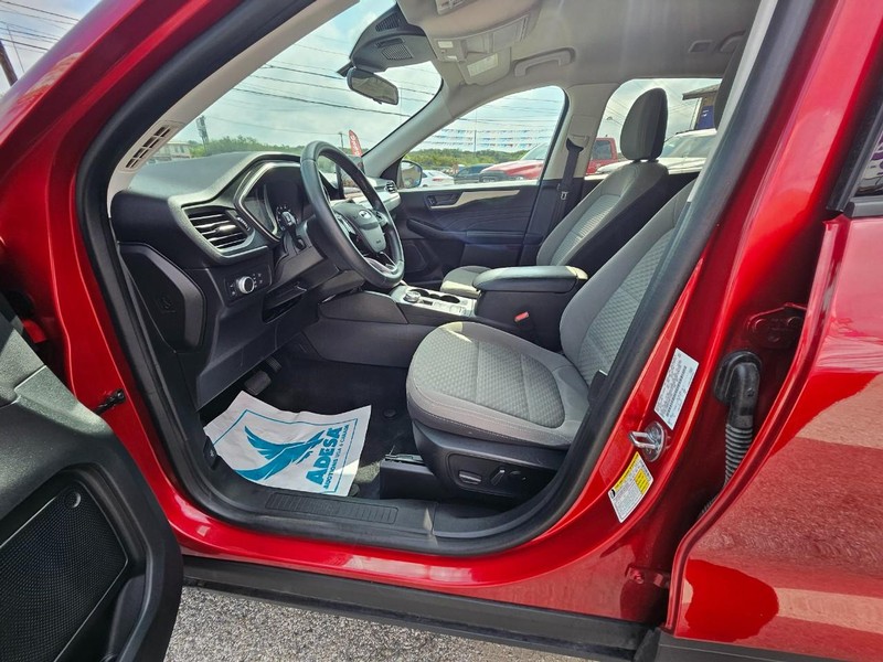 Ford Escape Vehicle Full-screen Gallery Image 15