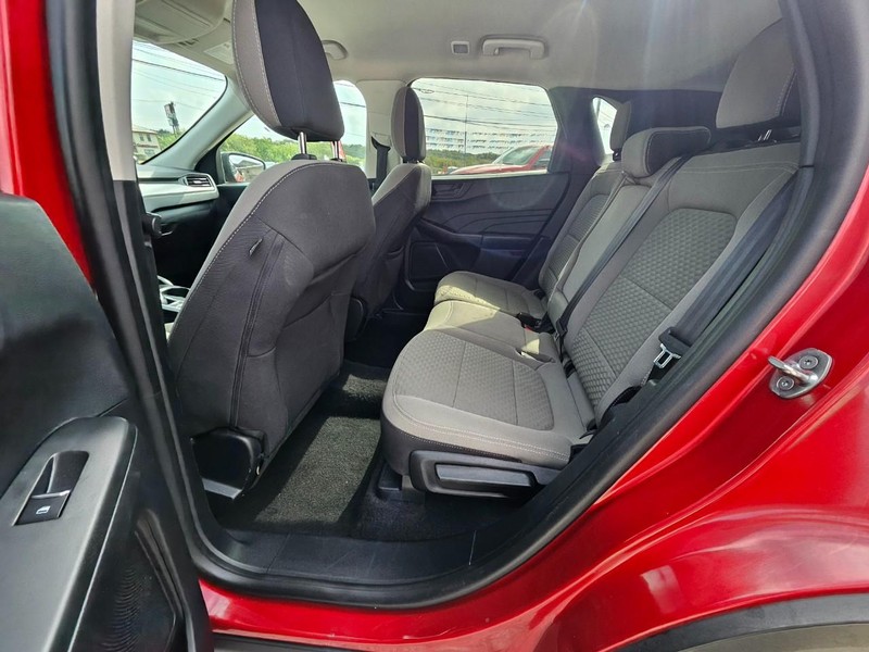 Ford Escape Vehicle Full-screen Gallery Image 16