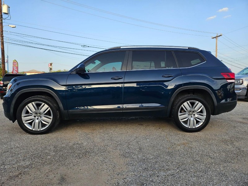 Volkswagen Atlas Vehicle Full-screen Gallery Image 3